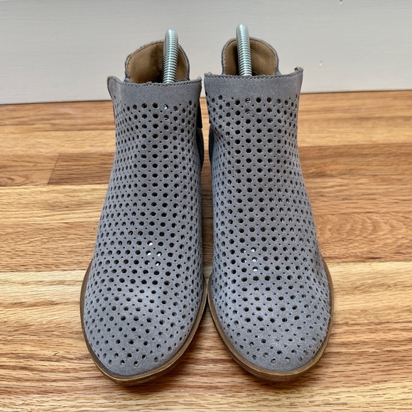 Lucky Brand Dark Stone Nubuck Suede Perforated Basel Ankle Booties Women’s 7.5 - Picture 5 of 8